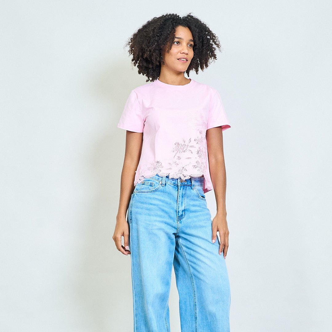 T-Shirt mit Blumenstickerei