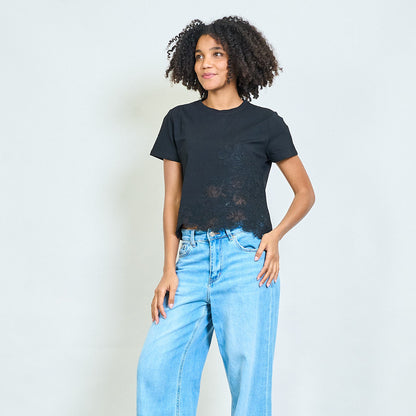 T-Shirt mit Blumenstickerei