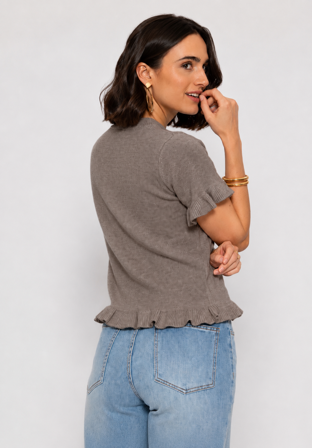 Einfarbiger Strickpullover mit Rüschen