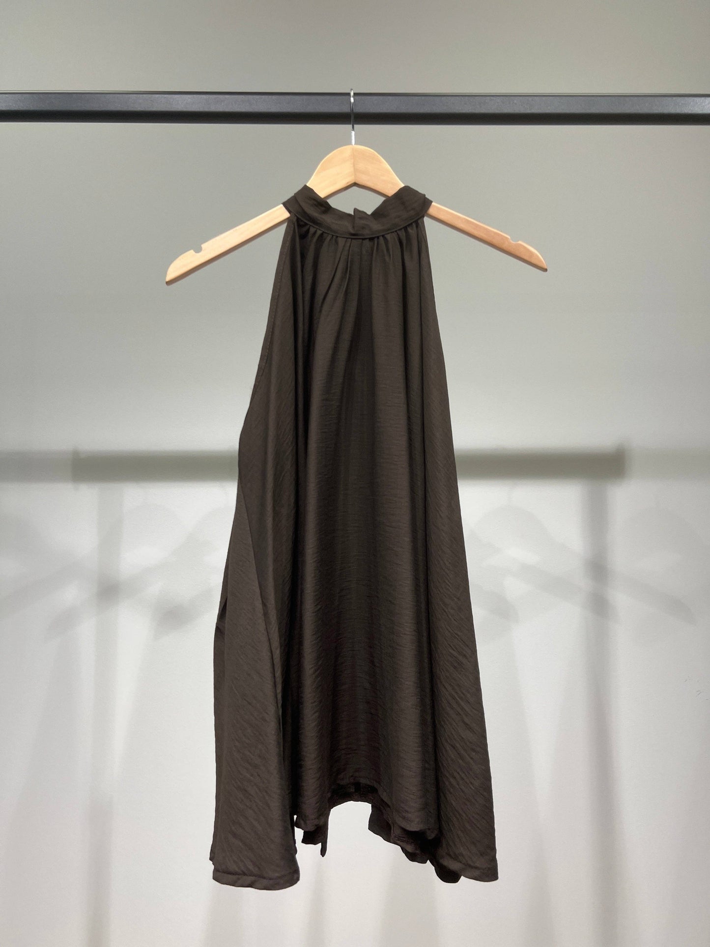 Weites Halter-Top, ärmellos, rückenfrei, mit Bindung, ausgestellter Schnitt