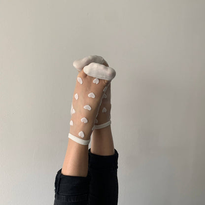 Laure transparente Socken mit weißen Herzen