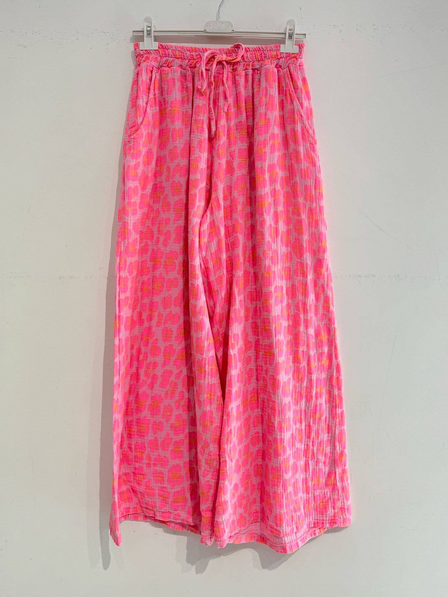 Bedruckte Hose aus Baumwollgaze Musselin LEOPARD