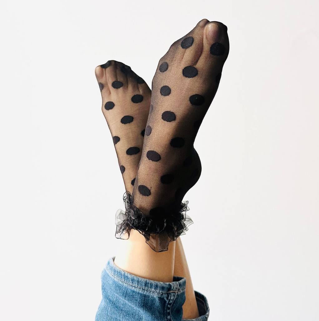 Serena Knöchelsocken mit transparenten Punkten und Rüschen