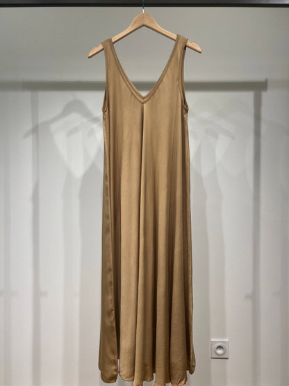 Maxikleid mit V-Ausschnitt und breiten Trägern
