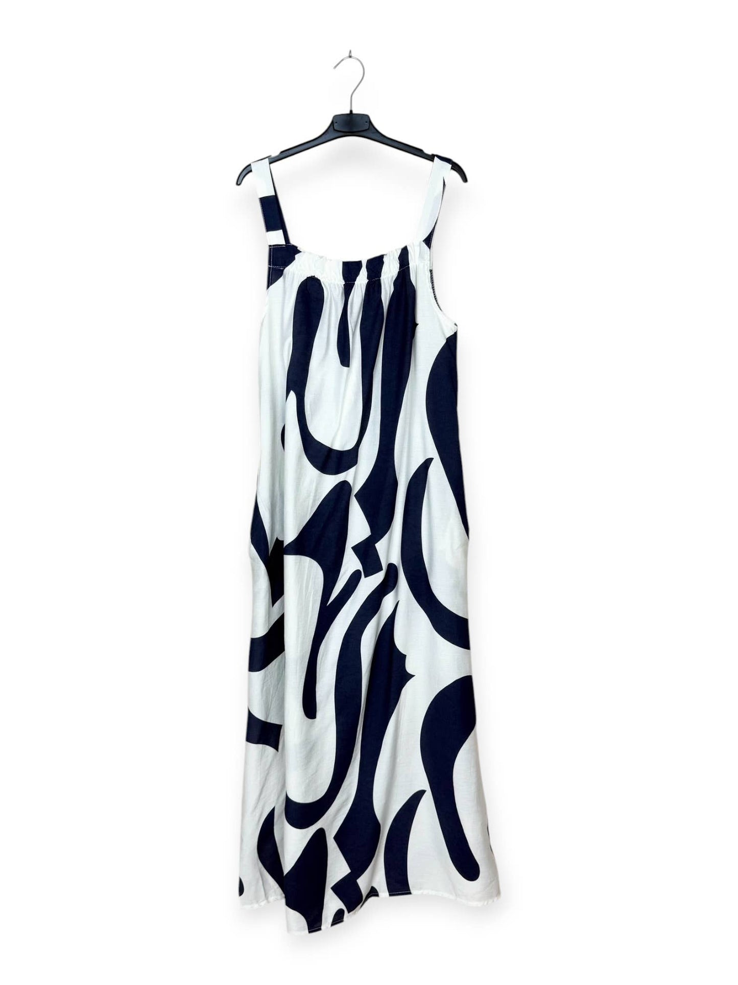 Langes Kleid mit abstrakten Mustern