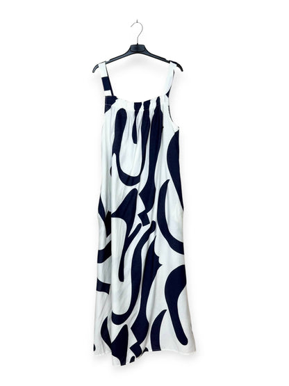 Langes Kleid mit abstrakten Mustern