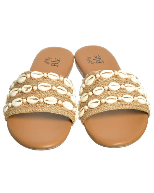 Weiße und goldene Muschel‑Sommersandale