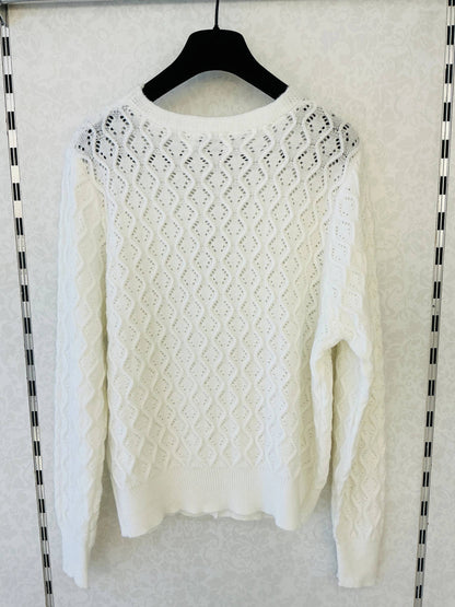 Weißes Lochstrick-Gilet mit Knöpfen