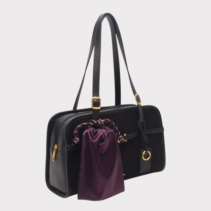 Schultertasche, Wildleder, mit Schnalle und dekorativem Täschchen