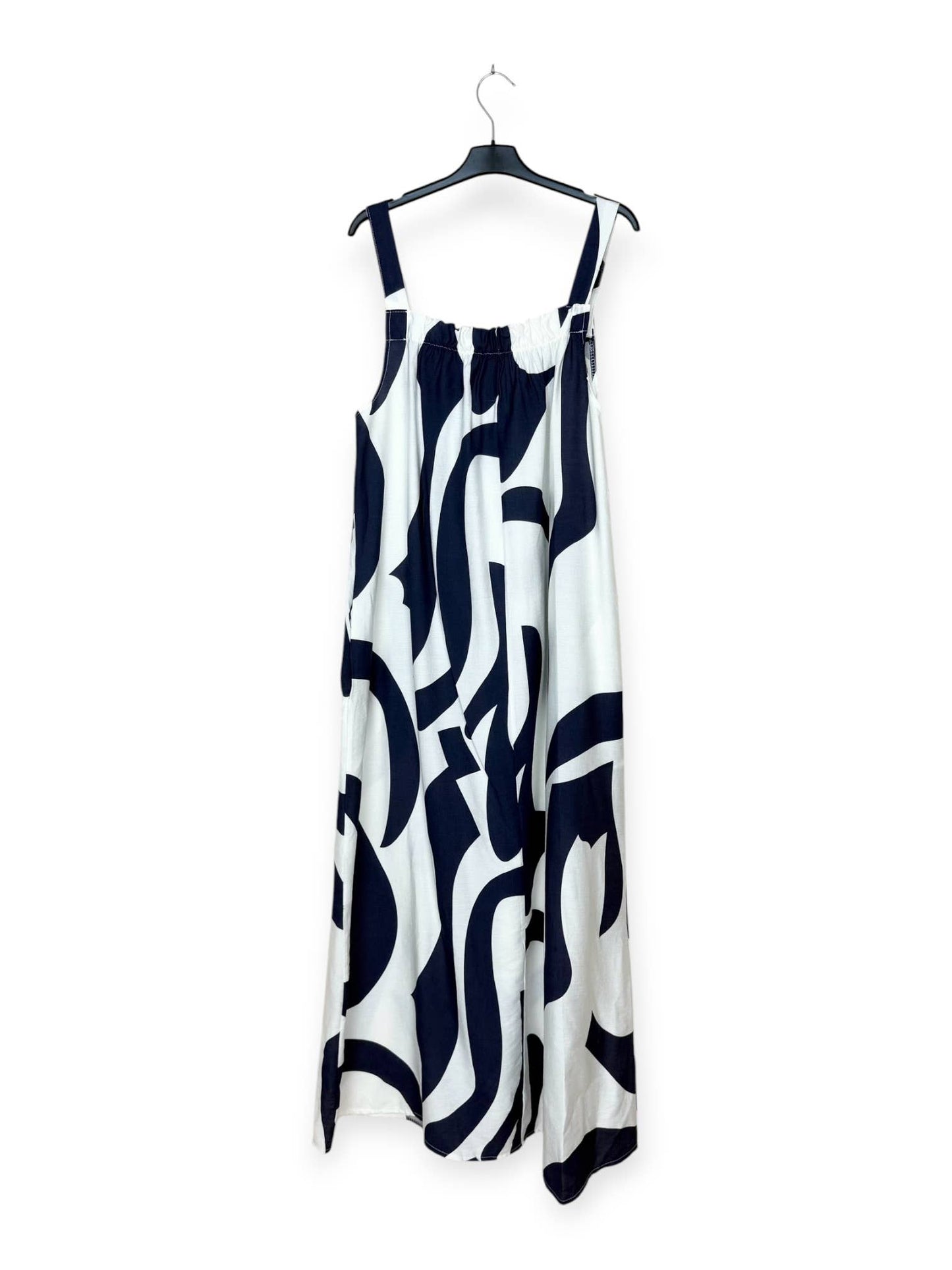 Langes Kleid mit abstrakten Mustern