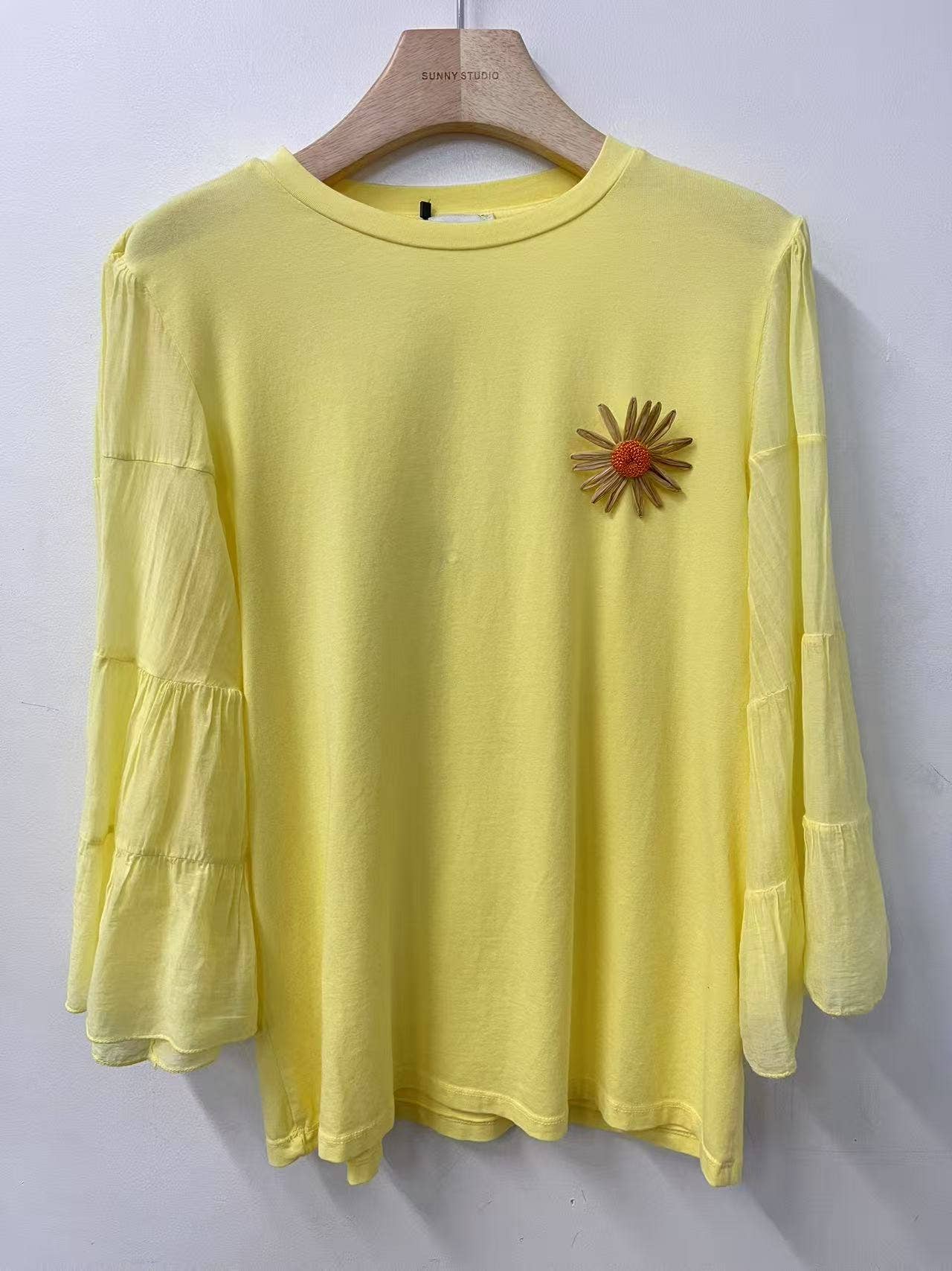 Kurzarm-T-Shirt mit Stickerei