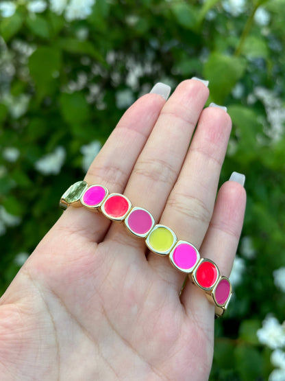 Buntes Armband mit Elastik