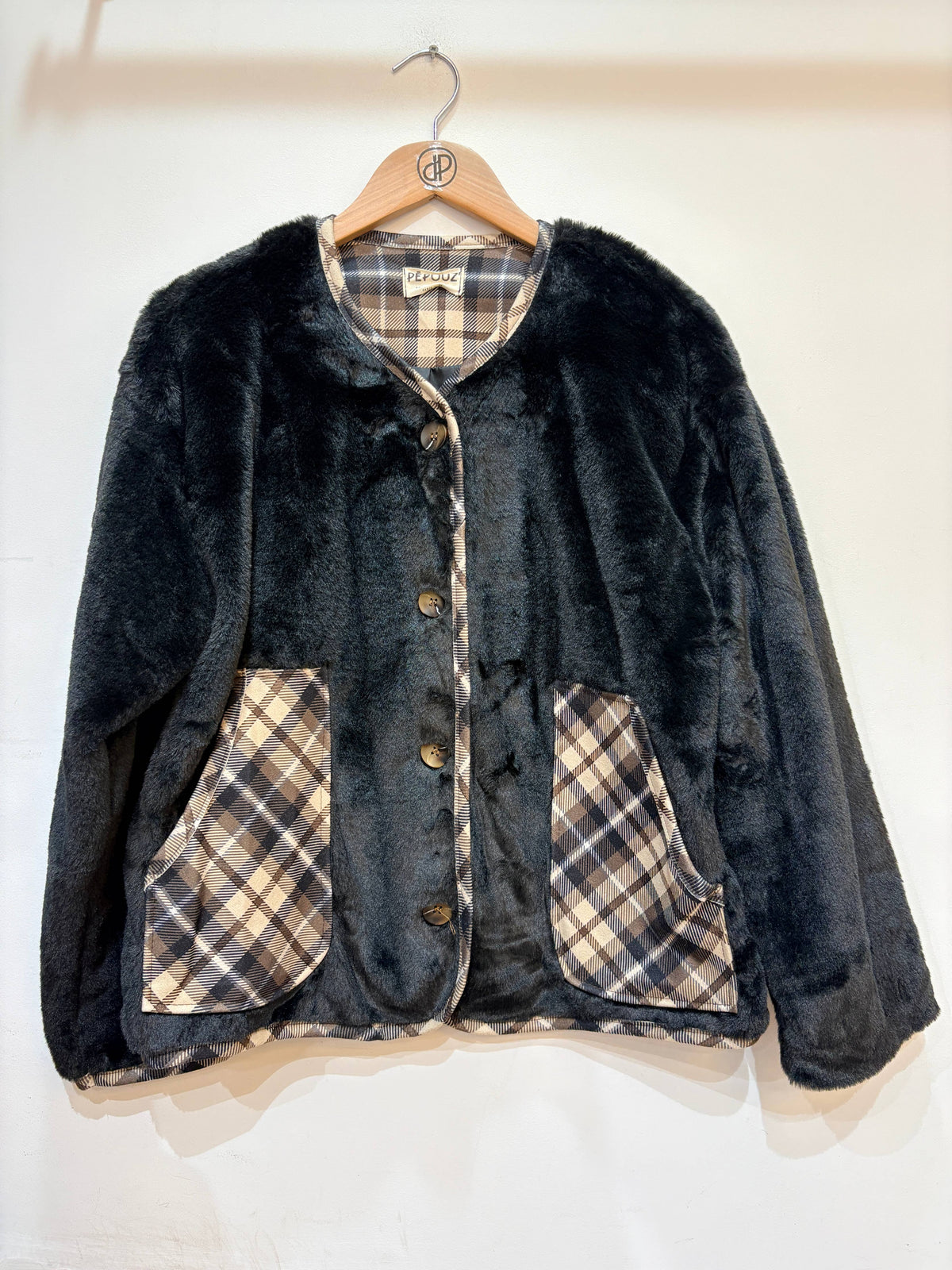 Wendbare Kunstpelzjacke, kariert, mit rundem Kragen