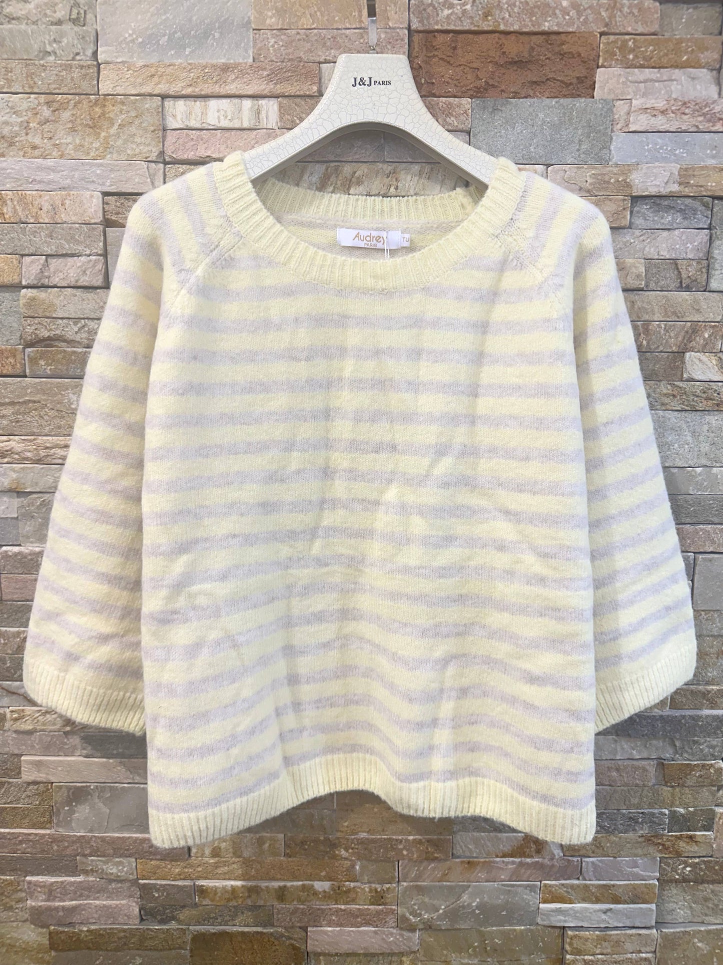 ✨ Weicher gestreifter Strickpullover — Oversize-Schnitt