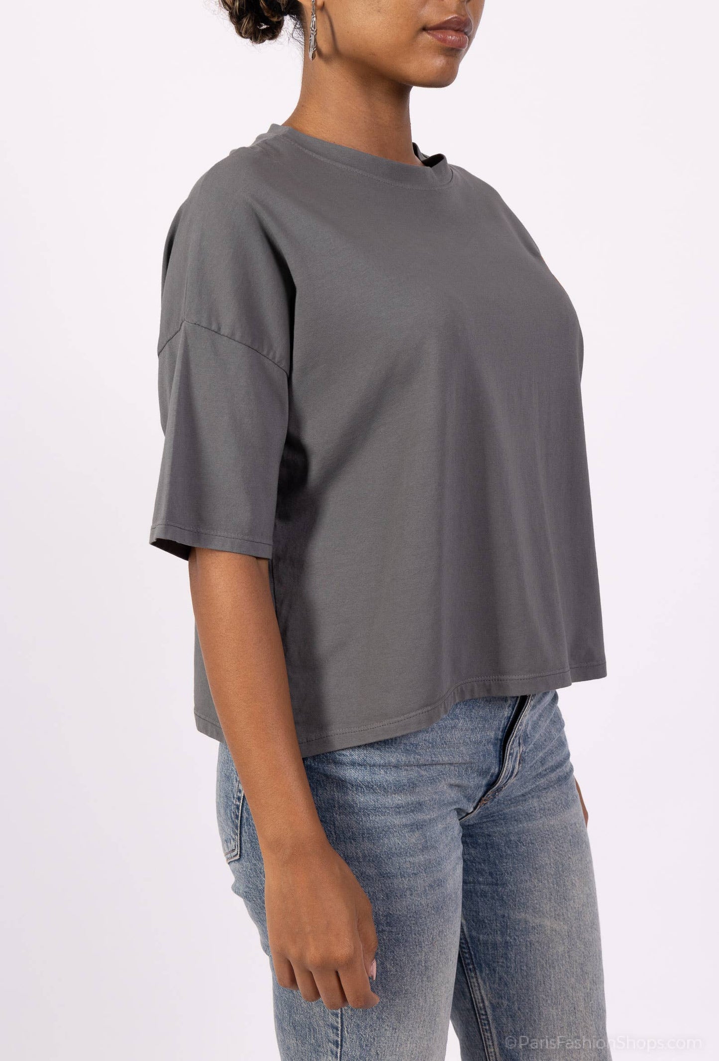 Lockeres kurzes T-Shirt mit kurzen Ärmeln und bestickter Blume, 100 % Baumwolle