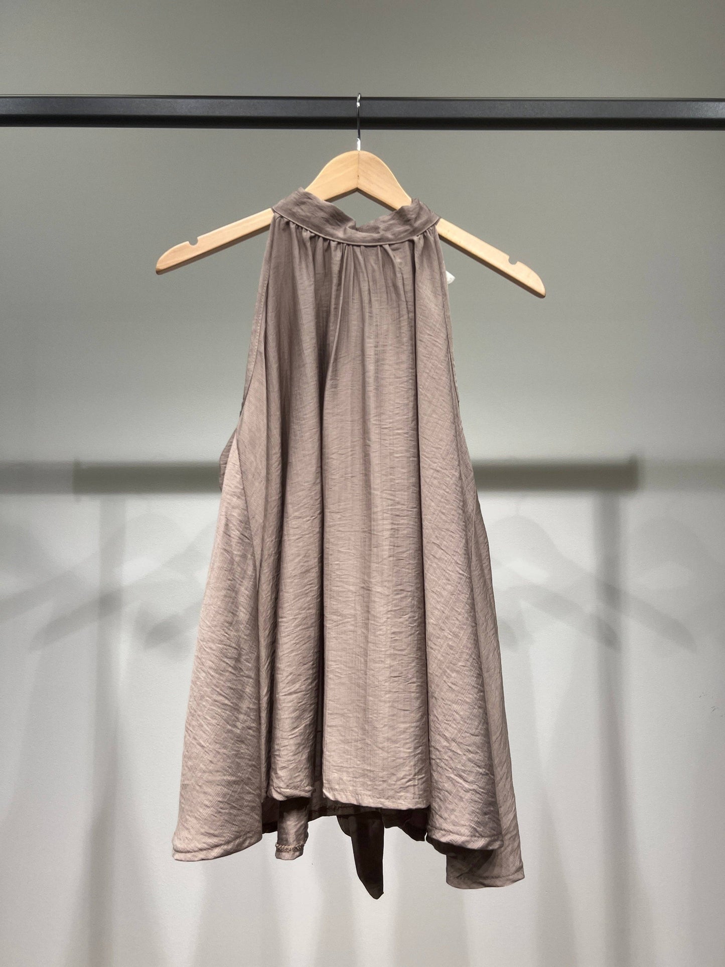 Weites Halter-Top, ärmellos, rückenfrei, mit Bindung, ausgestellter Schnitt