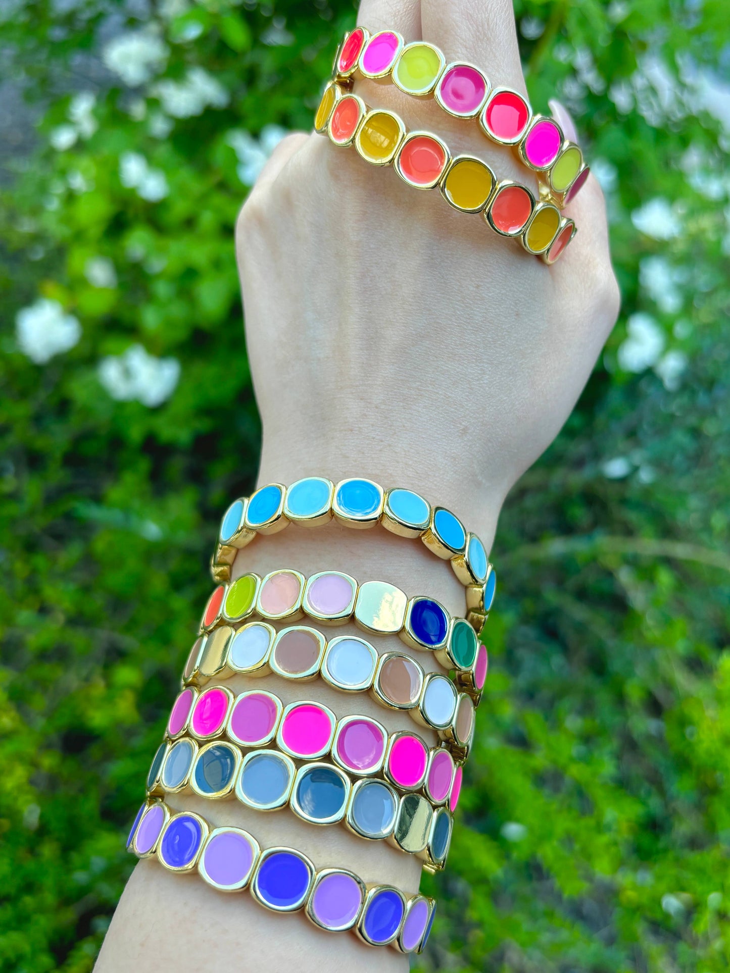 Buntes Armband mit Elastik