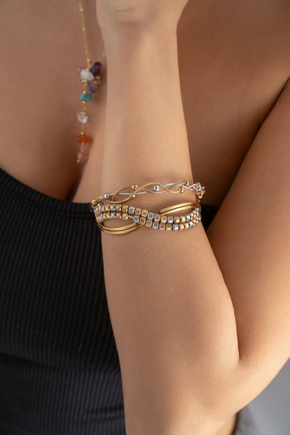 Vergoldetes Armband aus Stahl mit eleganter Textur und zeitlosem Glanz